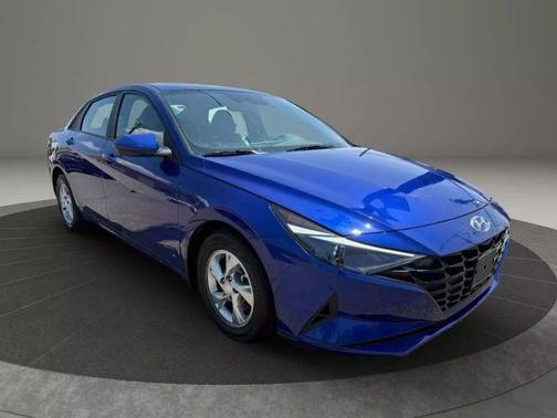 2022 Hyundai ELANTRA SE