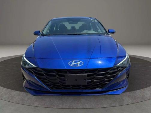 2022 Hyundai ELANTRA SE