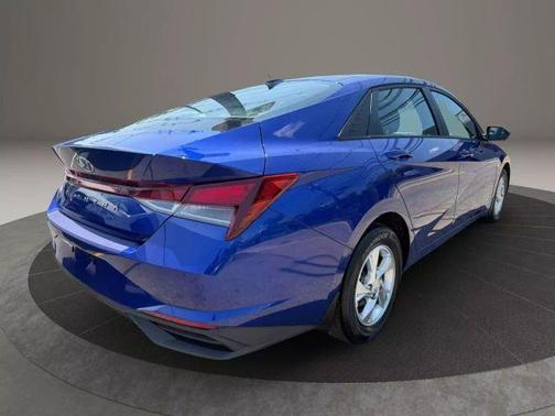 2022 Hyundai ELANTRA SE