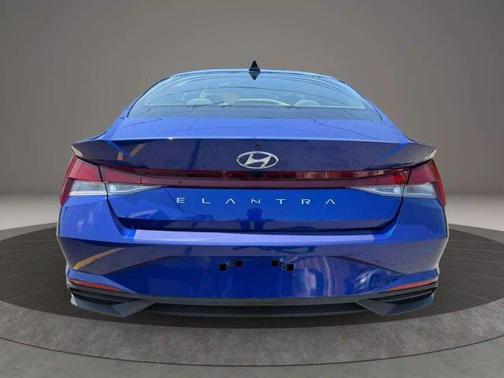 2022 Hyundai ELANTRA SE
