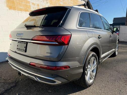2021 Audi Q7 55 Premium Plus
