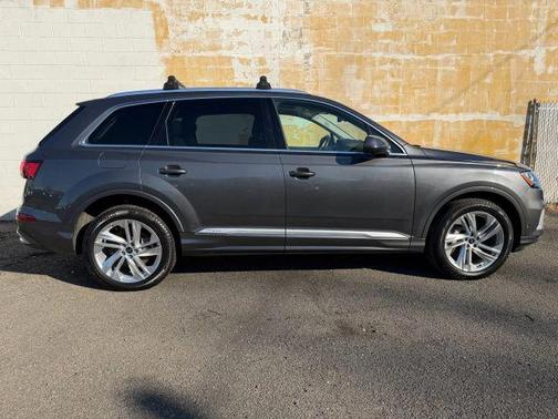 2021 Audi Q7 55 Premium Plus