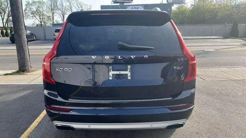 2016 Volvo XC90 T6 Momentum