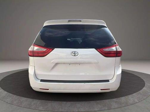 2017 Toyota Sienna LE