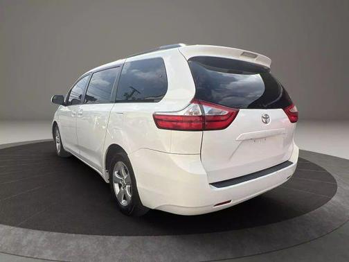 2017 Toyota Sienna LE
