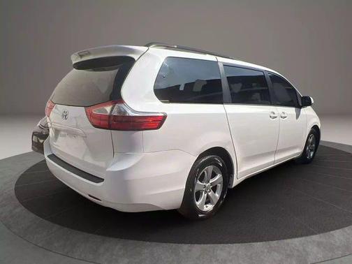 2017 Toyota Sienna LE
