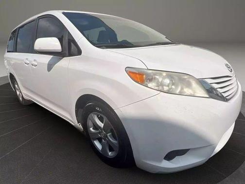 2017 Toyota Sienna LE
