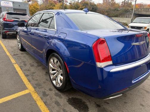 2018 Chrysler 300 Touring