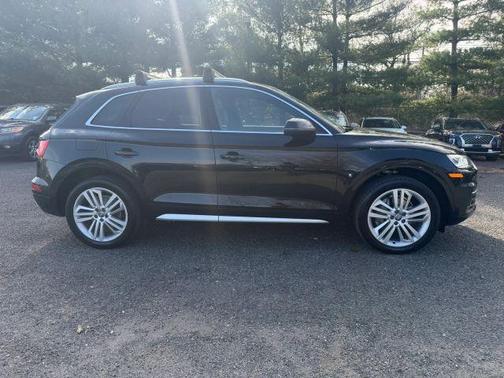 Mythos Black Metallic 2018 Audi Q5 2.0T Premium Plus