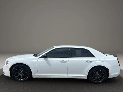 White 2019 Chrysler 300 Touring