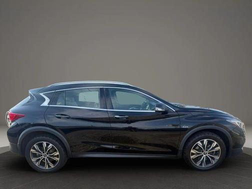 2018 INFINITI QX30 ESSENTIAL