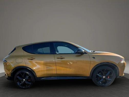 Gold 2024 Dodge Hornet R/T
