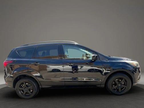 Black 2019 Ford Escape SE