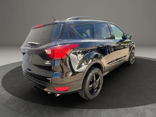Black 2019 Ford Escape SE