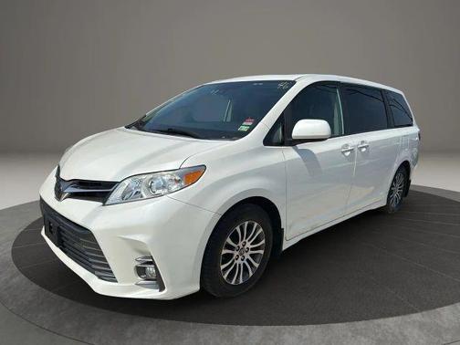 2019 Toyota Sienna XLE