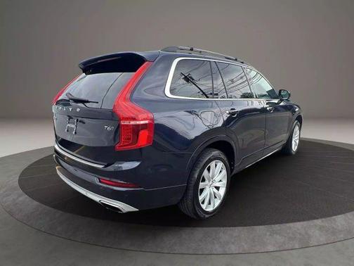 2016 Volvo XC90 T6 Momentum