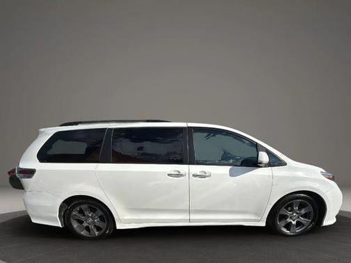 2017 Toyota Sienna SE