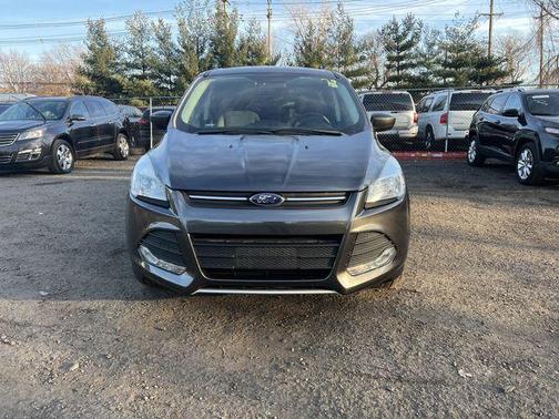 Photo 1 of 30 of 2016 Ford Escape SE