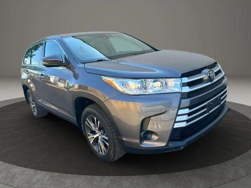 Gray 2019 Toyota Highlander LE