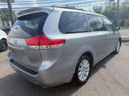 2014 Toyota Sienna LE