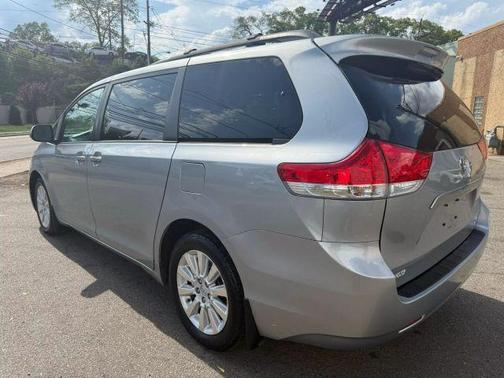 2014 Toyota Sienna LE