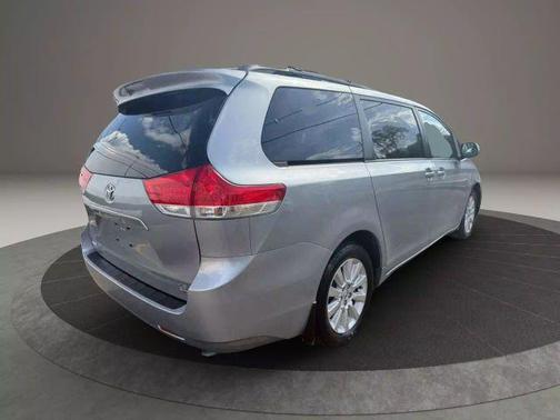 2014 Toyota Sienna LE