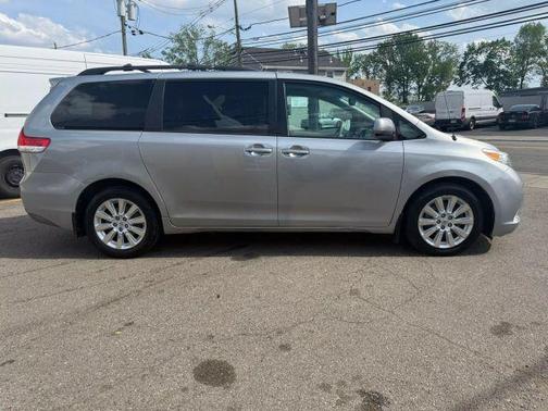 2014 Toyota Sienna LE