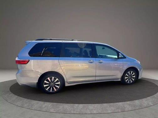 2018 Toyota Sienna XLE
