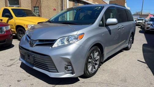2018 Toyota Sienna XLE