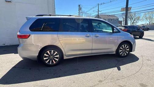 2018 Toyota Sienna XLE