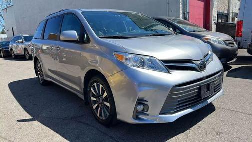 2018 Toyota Sienna XLE