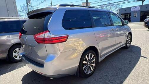 2018 Toyota Sienna XLE