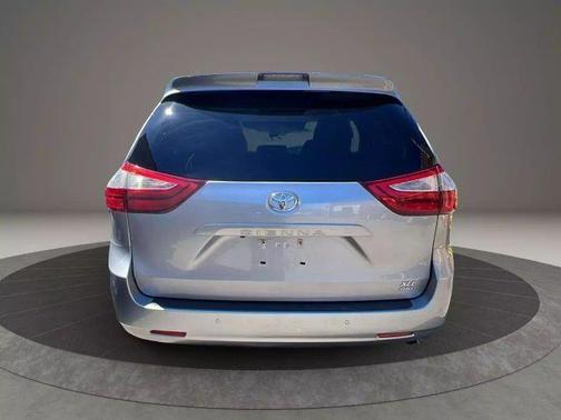 2018 Toyota Sienna XLE
