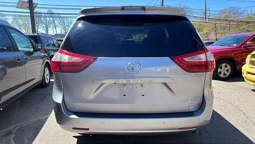 2018 Toyota Sienna XLE