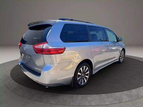 2018 Toyota Sienna XLE