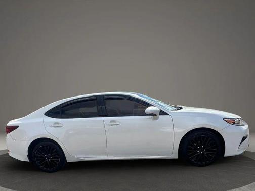 White 2016 Lexus ES 350 Base
