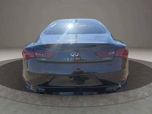 Black 2017 INFINITI Q60 400