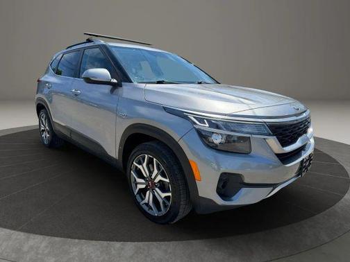 Gray 2021 Kia Seltos S