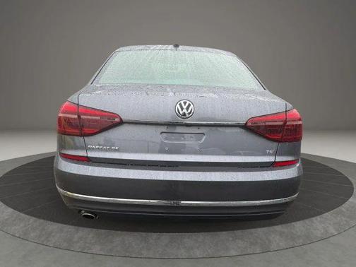 Platinum Gray Metallic 2017 Volkswagen Passat 1.8T SE