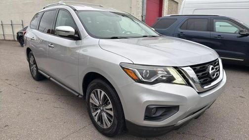 2017 Nissan Pathfinder SV