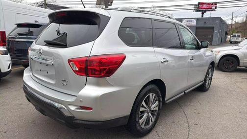 2017 Nissan Pathfinder SV