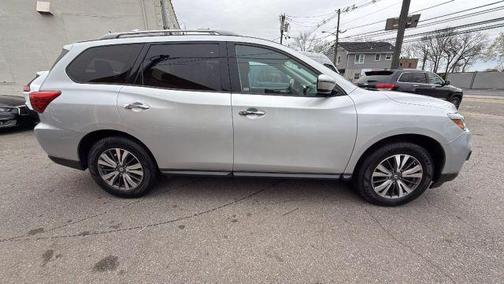 2017 Nissan Pathfinder SV