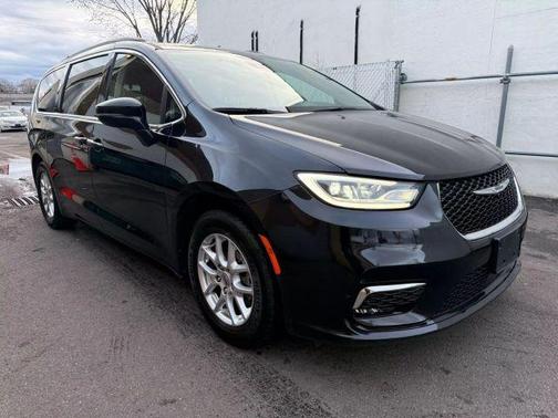 2022 Chrysler Pacifica Touring-L