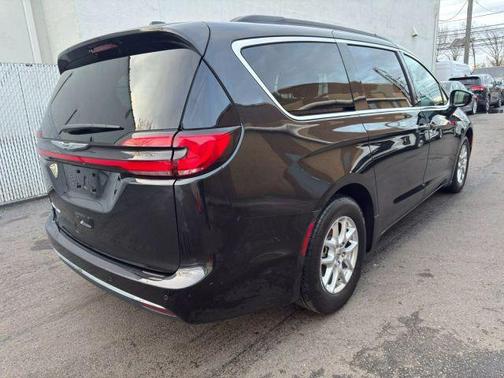 2022 Chrysler Pacifica Touring-L