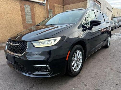 2022 Chrysler Pacifica Touring-L