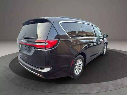 2022 Chrysler Pacifica Touring-L