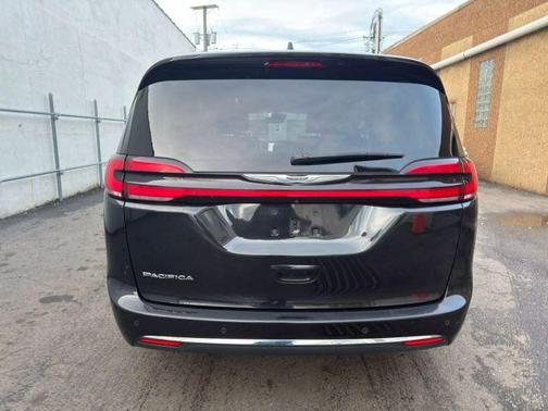 2022 Chrysler Pacifica Touring-L