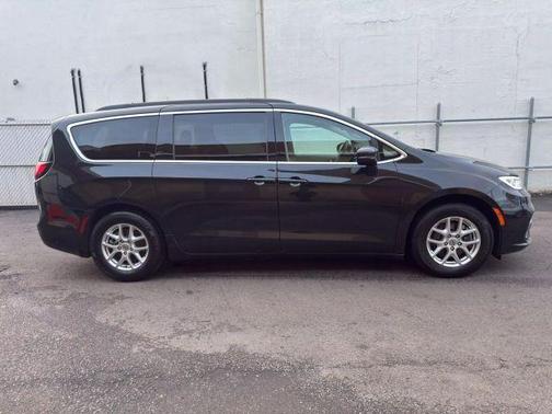 2022 Chrysler Pacifica Touring-L