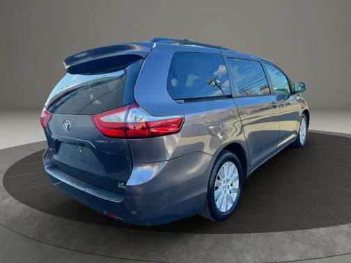 2015 Toyota Sienna LE