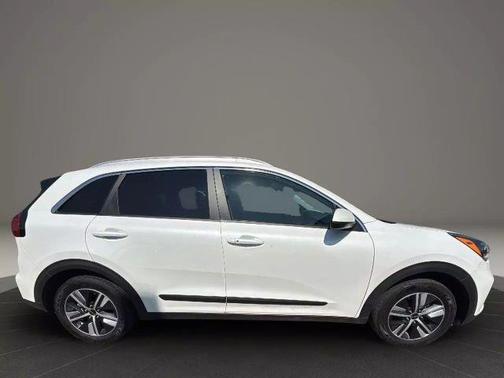 2022 Kia Niro LXS